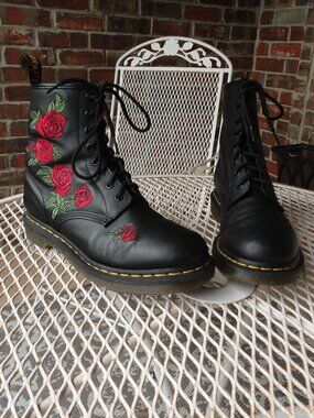 DR MARTENS Women's Black Leather 1460 Vonda Floral Lace Up Boots Size 9